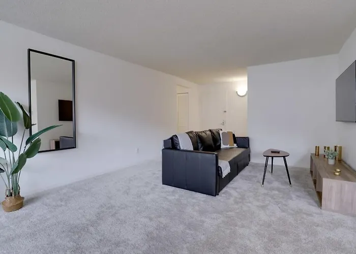 Apartment Near To Metro Station At Crystal City