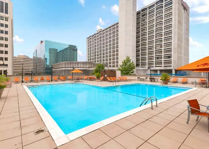 Apartment Near To Metro Station At Crystal City