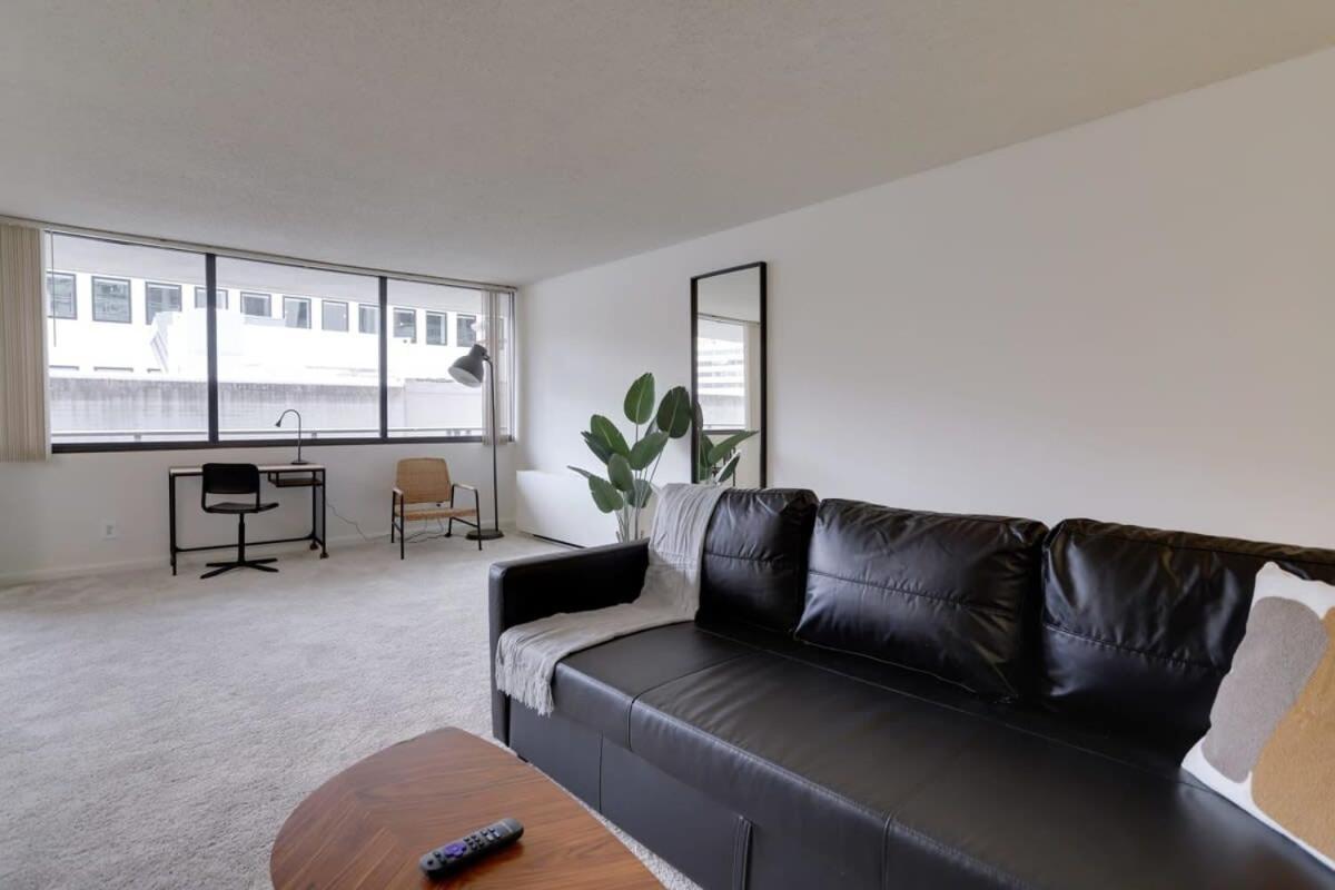 Near To Metro Station At Crystal Apartment Arlington