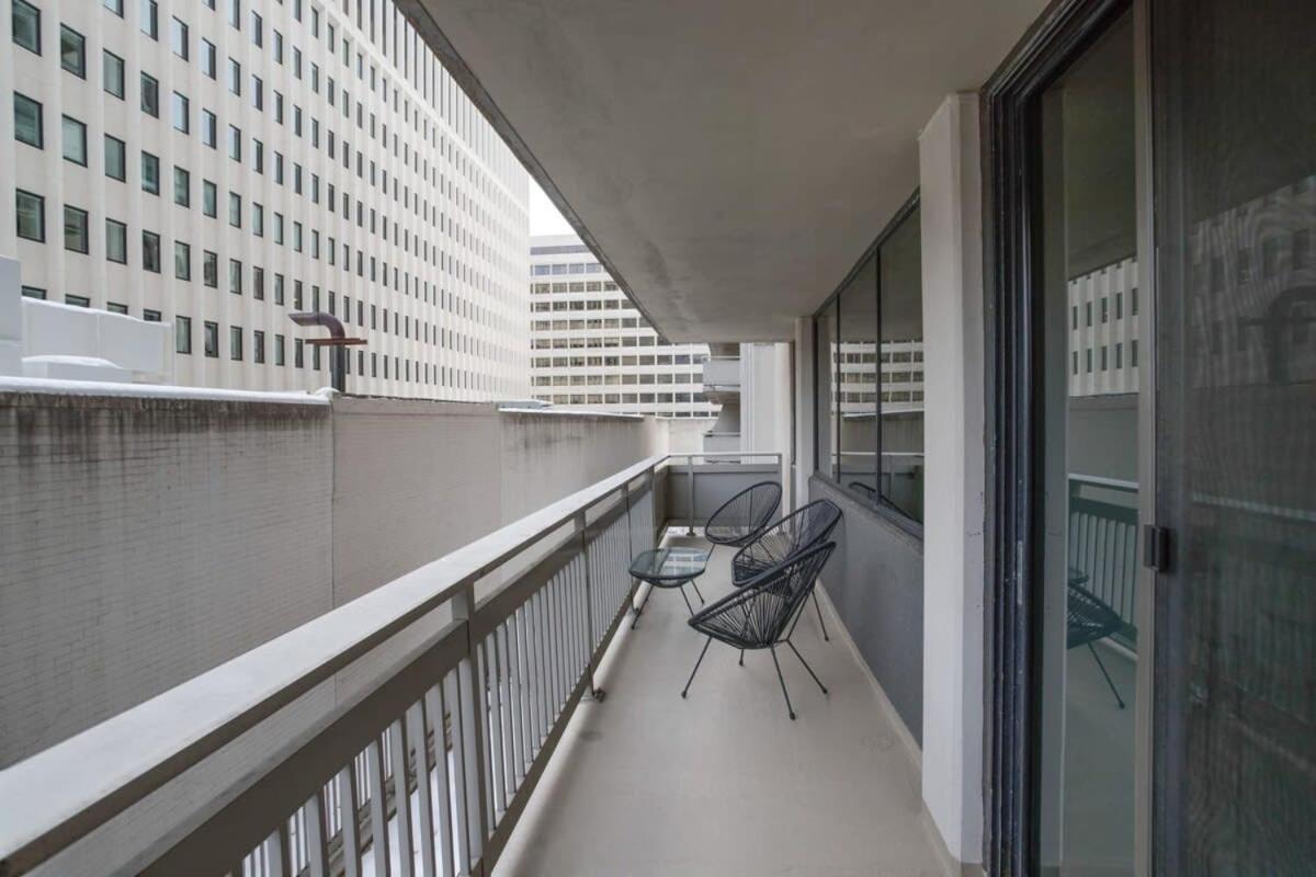 Near To Metro Station At Crystal Apartment